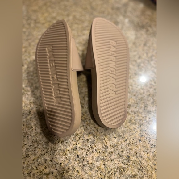 Balenciaga raised logo pool slides - Authentic - Picture 5 of 10